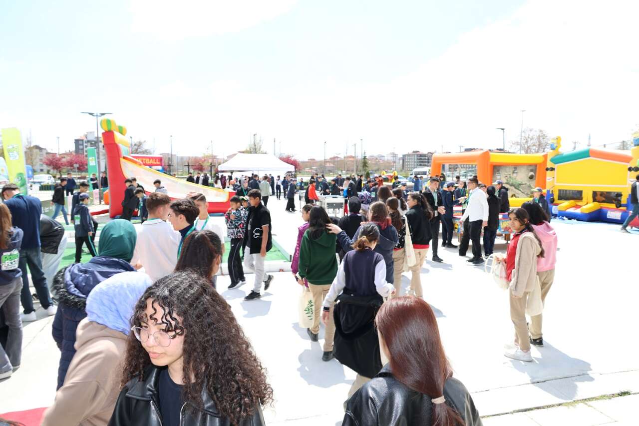 Karatay’da teknoloji rüzgarı! Robofest Konya 2026 büyük heyecanla başladı 9